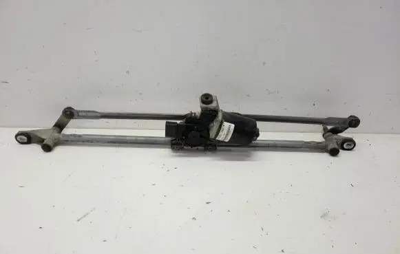 Land Rover Discovery 4 - LR4 Front wiper linkage and motor DLB000131
