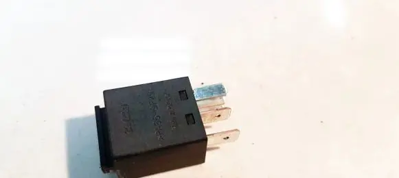 Volkswagen PASSAT B6 Other relay 7M0951253C 95VW10K705EA