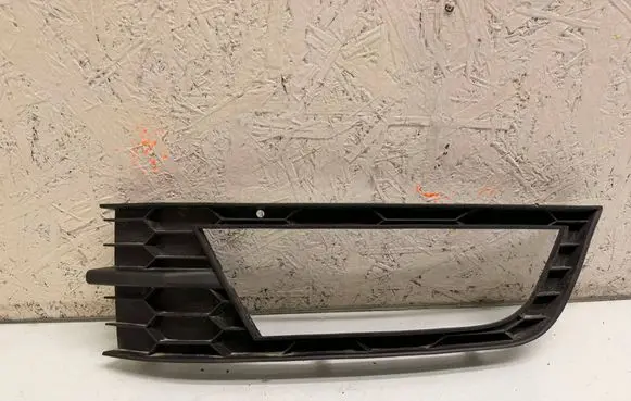 Skoda Octavia Mk3 (5E) Front fog light trim/grill 5E0807681