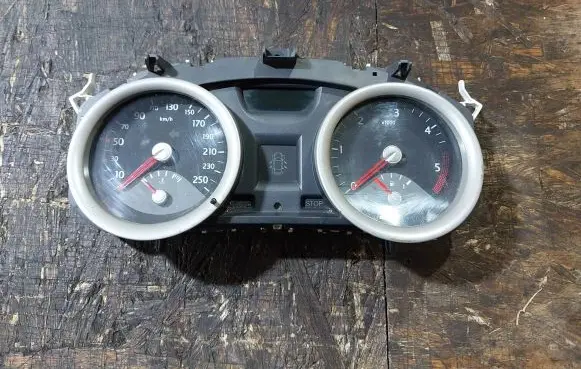 Renault Megane II Speedometer (instrument cluster) 8200399695D