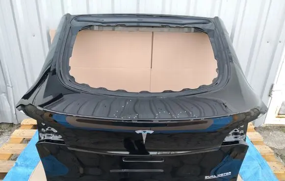 Tesla Model Y Tailgate/trunk/boot lid