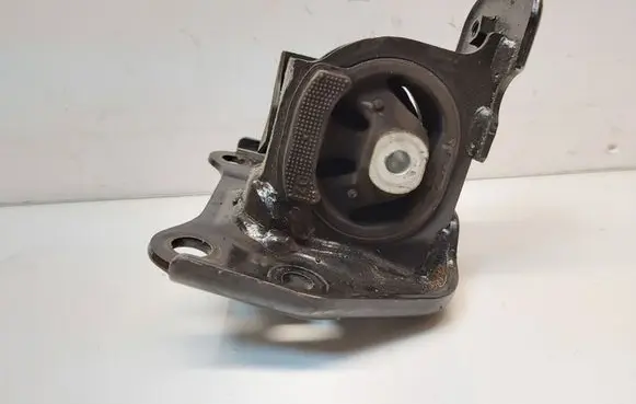 Engine mount bracket