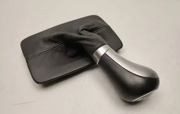 Mercedes-Benz C W204 Gear lever shifter trim leather/knob A2042672310