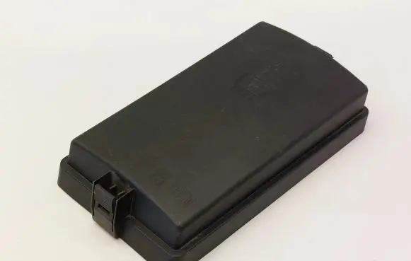Volkswagen PASSAT B8 Fuse box cover 5Q0937132B