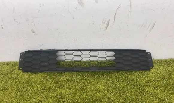 Skoda Fabia Mk3 (NJ) Front bumper lower grill 6v0853677e
