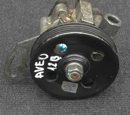 Chevrolet Aveo Power steering pump 96815248