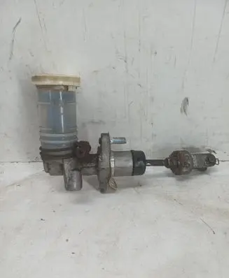 Suzuki Grand Vitara I Clutch master cylinder 