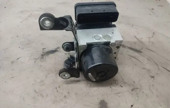 Volvo V70 ABS Pump 31261142