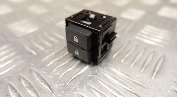 Lexus ES 300h (7th Gen) Central locking switch button 