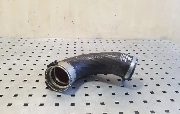 Volvo XC90 Intercooler hose/pipe 31657761