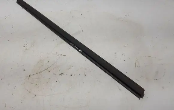 Mercedes-Benz Citan II W420 Front door glass trim molding A4207250900