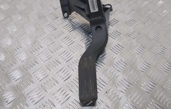 Ford Mondeo Mk III Accelerator throttle pedal 2S719F836DA