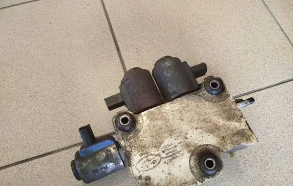 Land Rover Range Rover Sport L320 Active stabilizer control/valve assembly 3496860 RVH500090