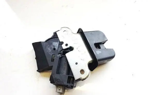 Volkswagen PASSAT B6 Tailgate/trunk/boot lock/catch/latch 4f5827505d