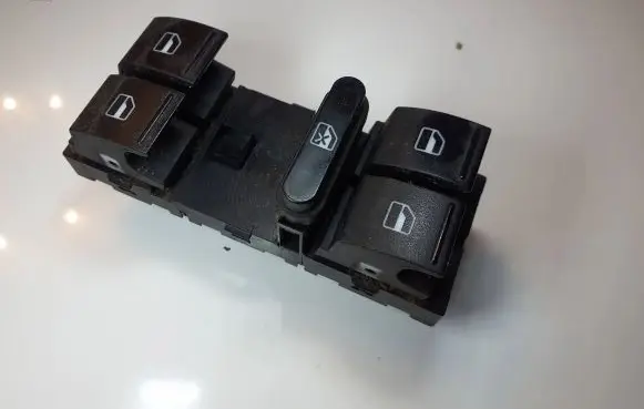 Volkswagen Golf V Electric window control switch 1K4959857B