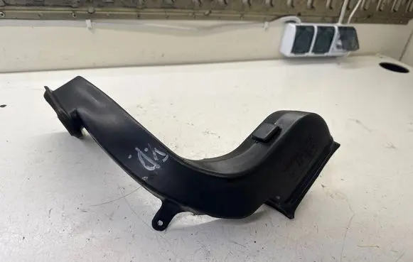 Volkswagen Multivan T5 Air intake duct part 7H5819668E 7H5819658E