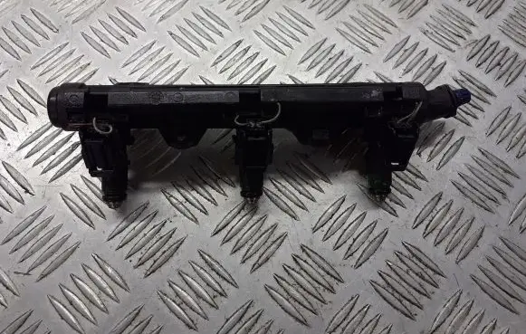 Volkswagen Polo IV 9N3 Fuel main line pipe 03E133320