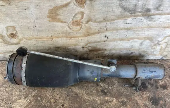 Land Rover Range Rover L322 Front air suspension shock absorber F2310247