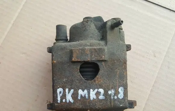 Volkswagen Jetta II Front brake caliper
