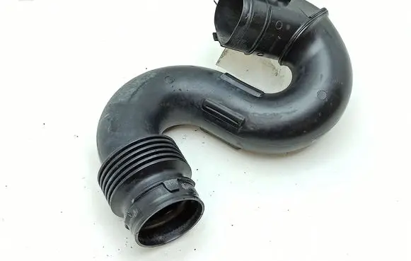 Renault Trafic III (X82) Air intake duct part 165555514R 93451665