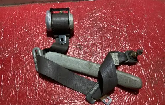 Honda CR-V Rear seatbelt
