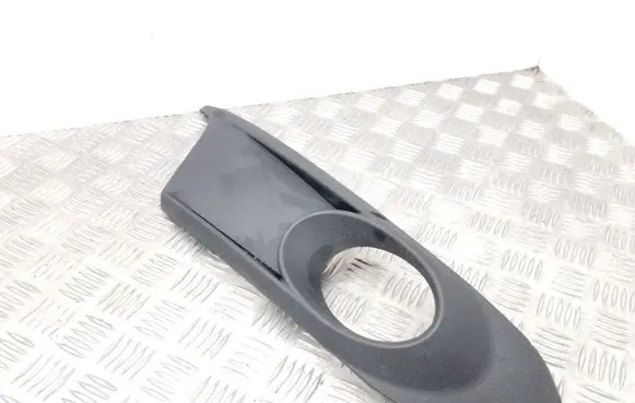 Volkswagen Jetta VI Front fog light trim/grill 5C6853666A
