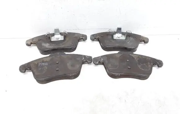 Volvo V70 Brake pads (front) 
