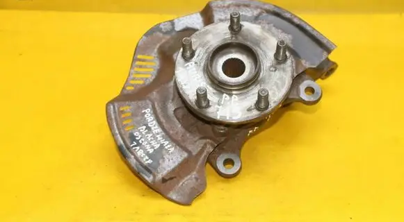 Toyota Auris 150 Front wheel hub spindle knuckle