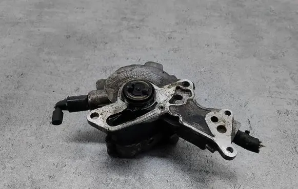 Volkswagen PASSAT B6 Vacuum pump 038145209K