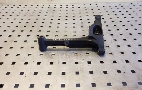 Toyota Corolla Verso E121 Engine mounting bracket 3311805010
