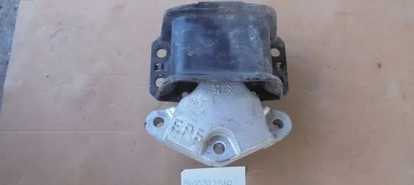 Peugeot 308 Engine mount bracket 9681855180
