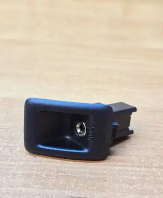 Volvo XC70 AUX in-socket connector 30781155