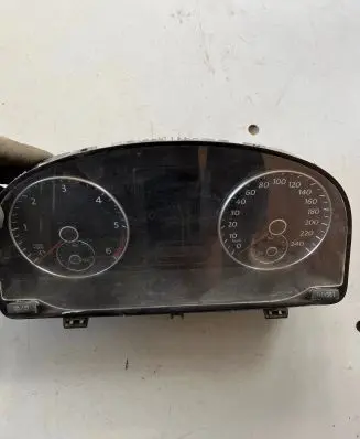 Volkswagen Caddy Speedometer (instrument cluster) 2K0920866A 17062013 VDD0241706