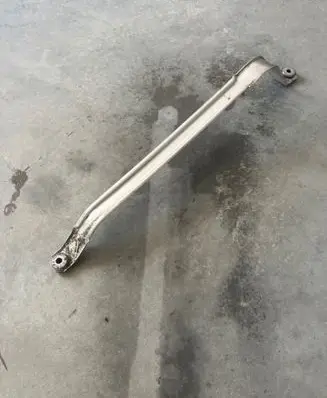Fuel tank mounting bracket