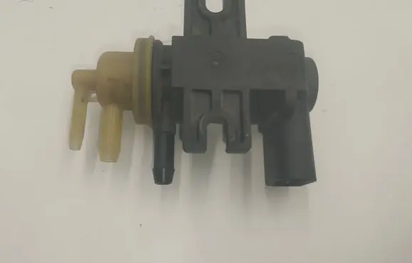 Volkswagen Golf VI Turbo solenoid valve 1K0906627B 4011464A
