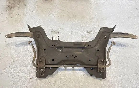 Peugeot 3008 I Front subframe 7BTGM1 833547 833548