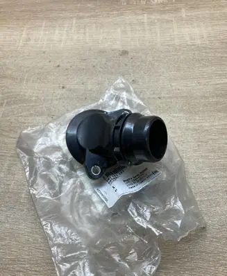 Volkswagen Tiguan Thermostat housing 06J121121
