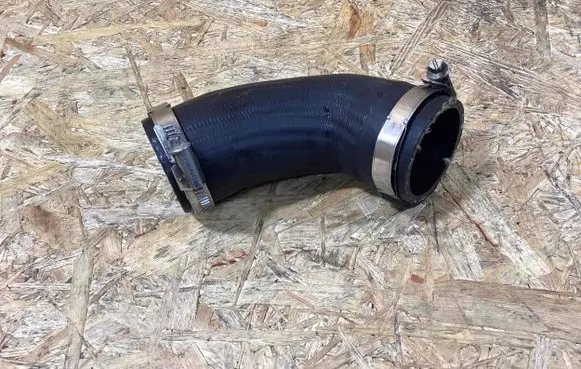 Porsche Macan (95B) Intercooler hose/pipe 95b145737b