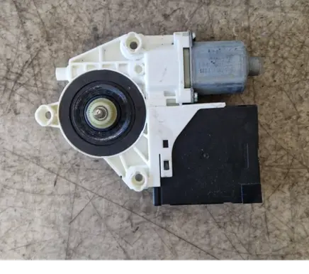 Volkswagen PASSAT B6 Front door window regulator motor 0130822229 1K5837401AR