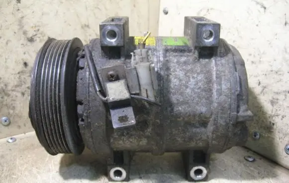 Volvo S40, V40 Air conditioning (A/C) compressor (pump) VOLVO8708581