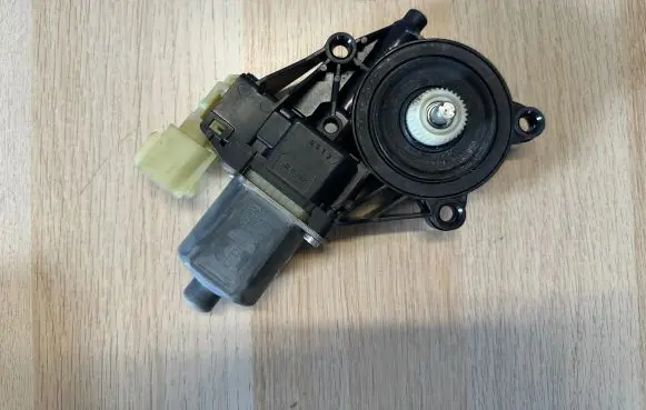Ford Fiesta Front door window regulator motor 8A6114A389B
