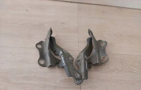 Toyota Camry Engine bonnet/hood hinges