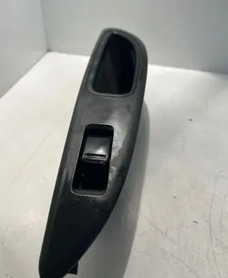 Nissan Primera Electric window control switch 25411AV600 260504N1 C8DD705N