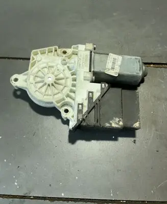 Volkswagen Touran I Rear door window regulator motor 1K0959704P 984065340