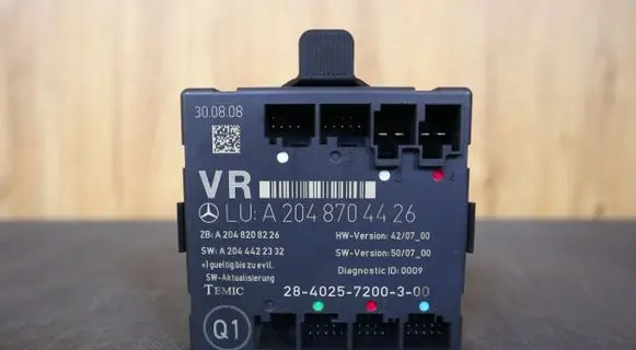 Mercedes-Benz C W204 Door control unit/module 2048704426 A2048704426