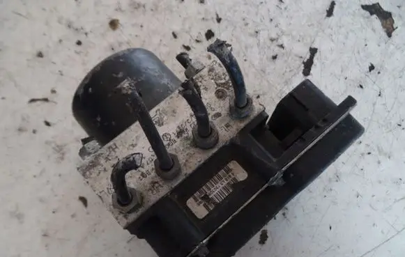 Seat Ibiza III (6L) ABS Pump 6Q0614117AJ