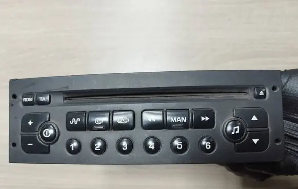 Peugeot 307 Radio/GPS head unit trim 