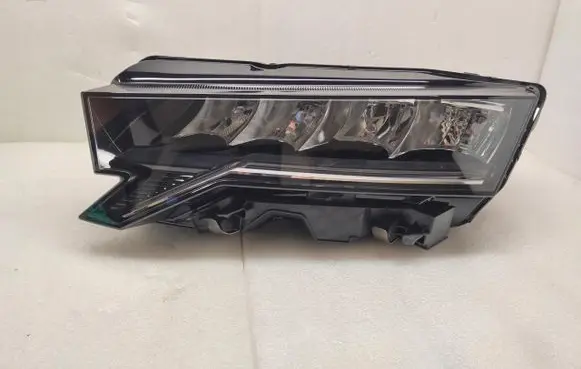 Skoda Octavia Mk4 Headlight/headlamp