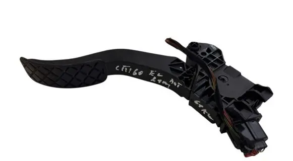 Accelerator throttle pedal