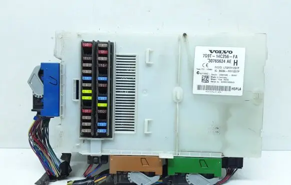 Volvo V70 Fuse module 30765624 7G9T14C256FA
